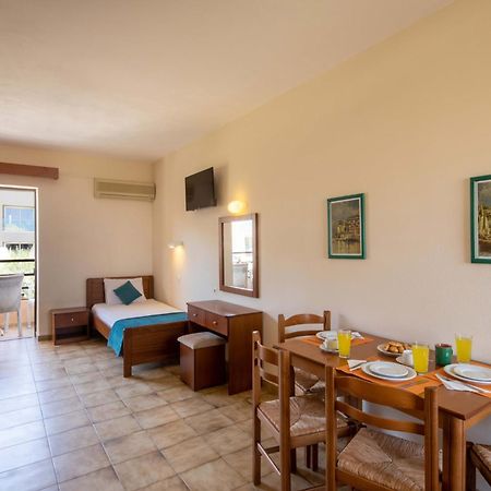 Hotel Rossis Mesongí Екстериор снимка