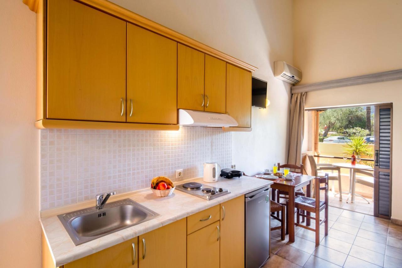 Hotel Rossis Mesongí Екстериор снимка