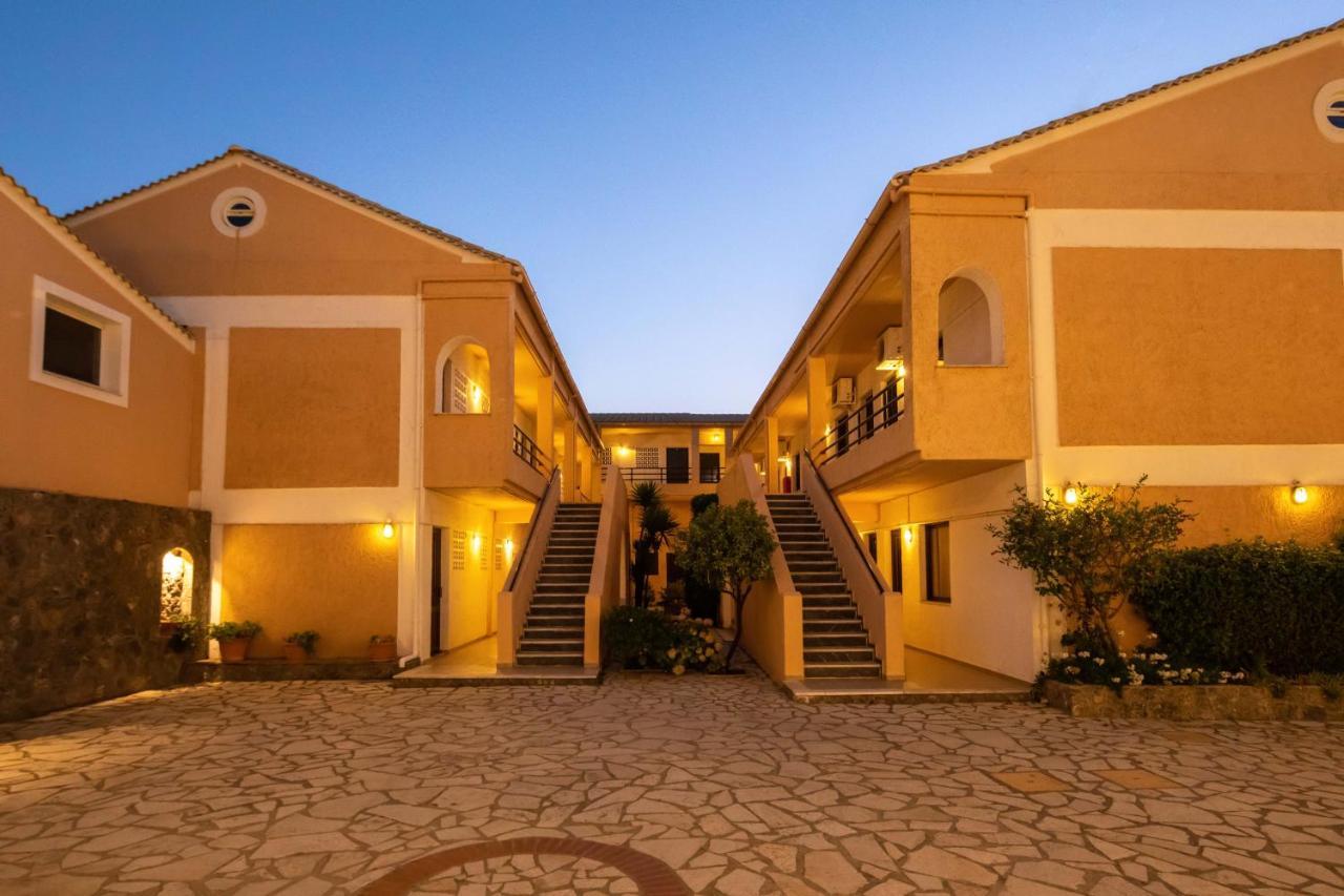 Hotel Rossis Mesongí Екстериор снимка