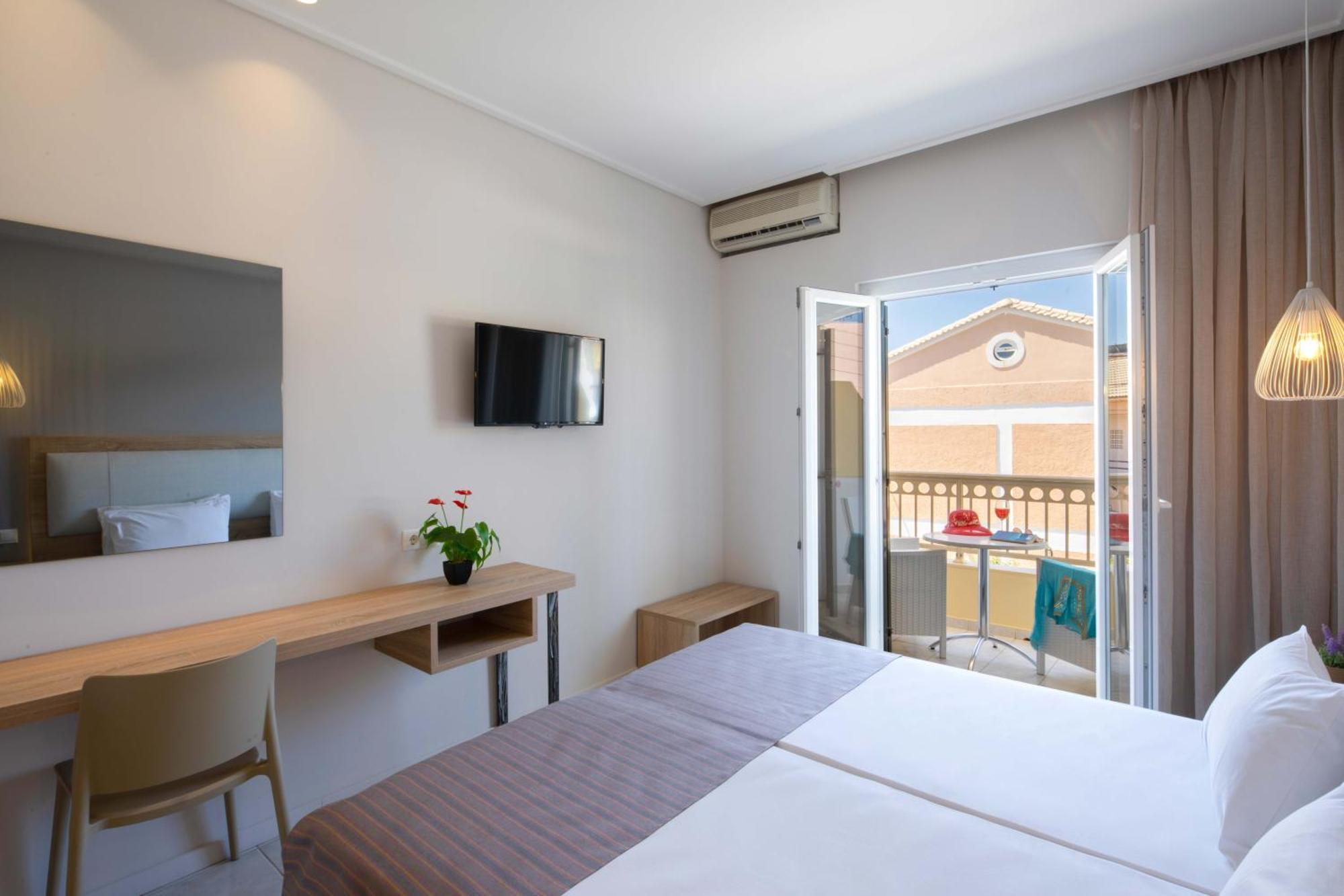 Hotel Rossis Mesongí Екстериор снимка