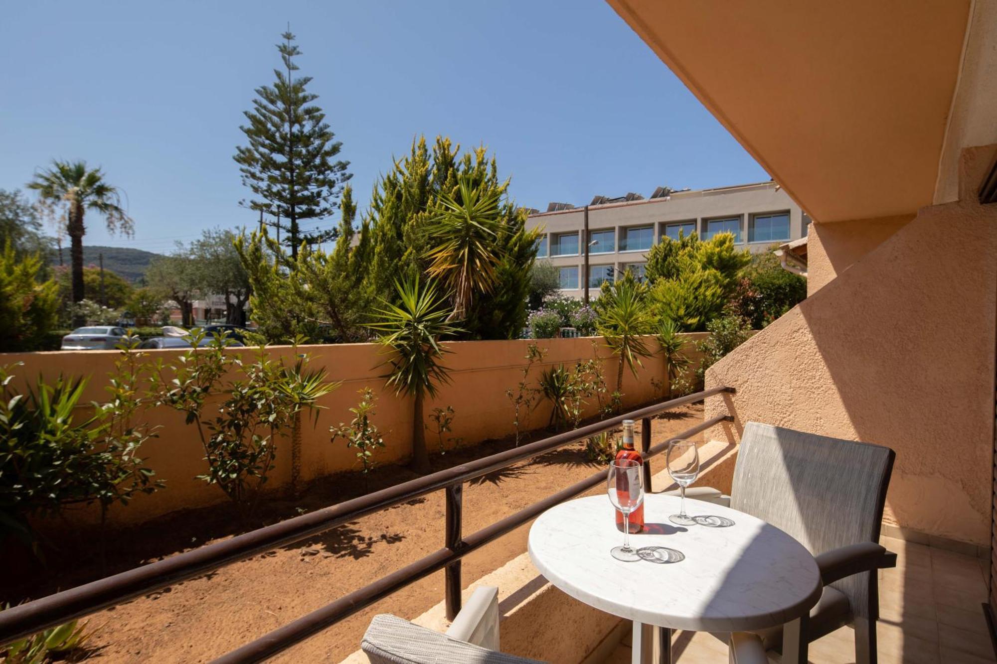 Hotel Rossis Mesongí Екстериор снимка