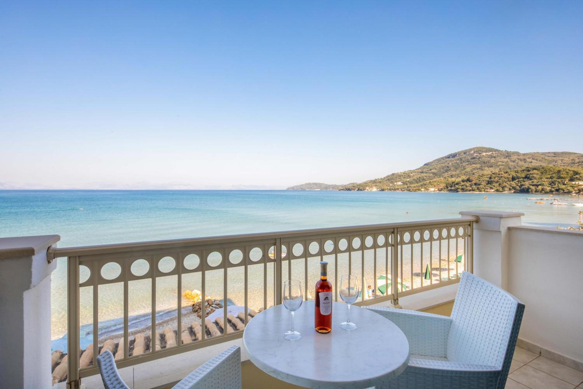Hotel Rossis Mesongí Екстериор снимка